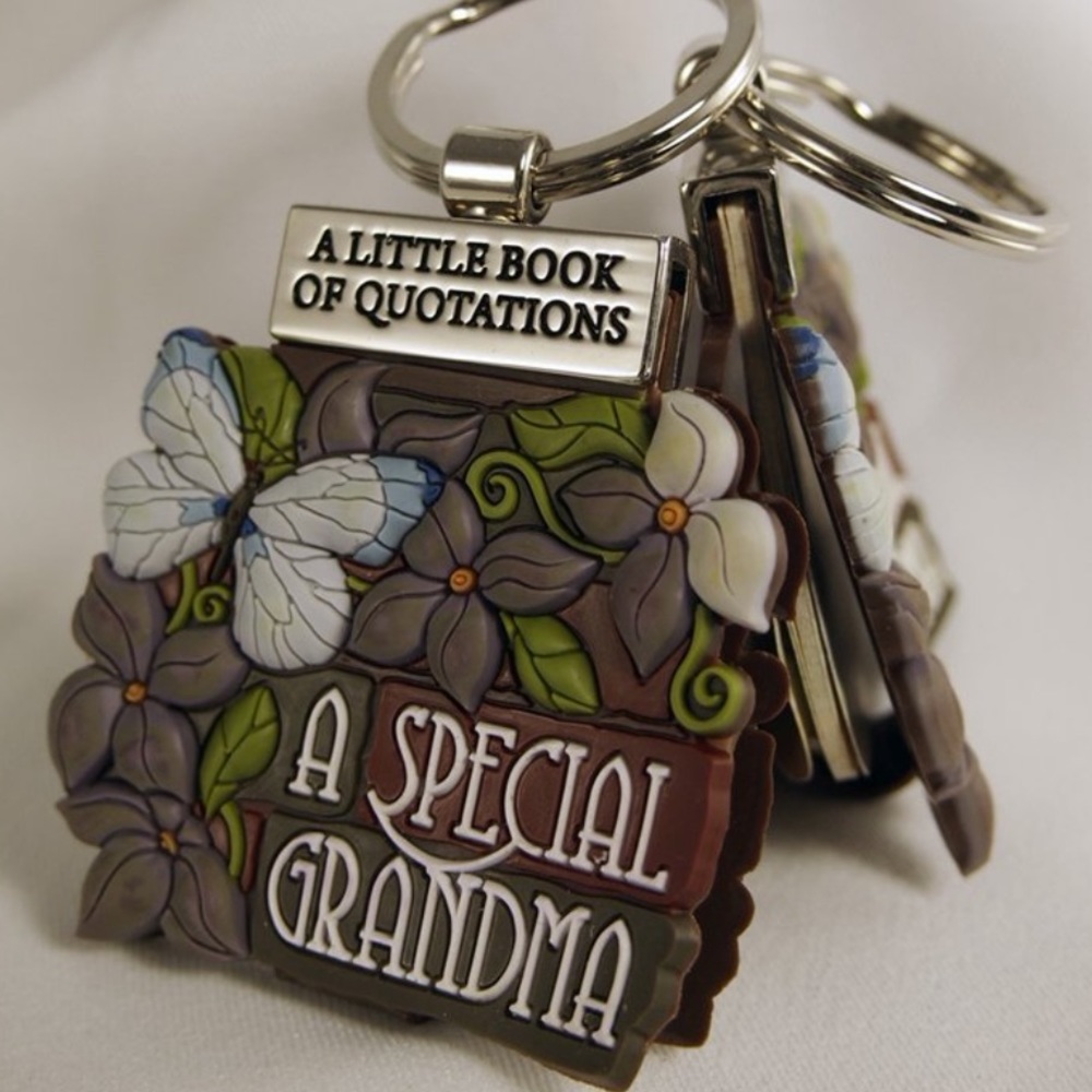 NWT History & Heraldry A Special Grandma Keyring Book